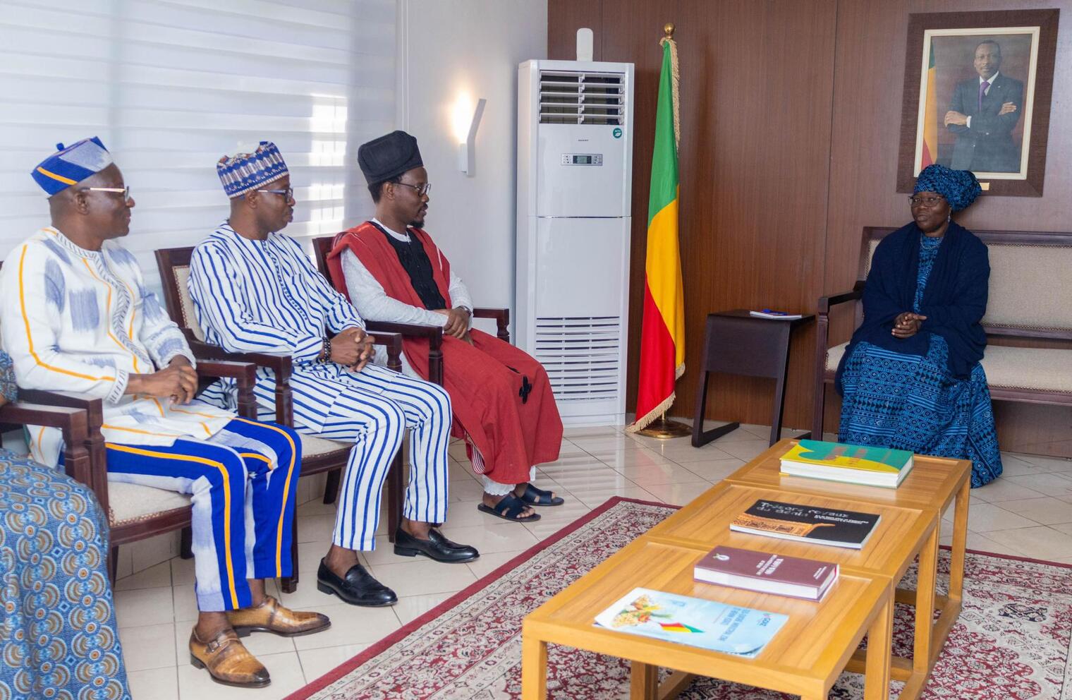 salon-national-artisanat-benin-snab-edition-2025-delegation-conduite-modeste-tihounte-kerekou-recue-vice-presidente-republique-mme-mariam-chabi-talata