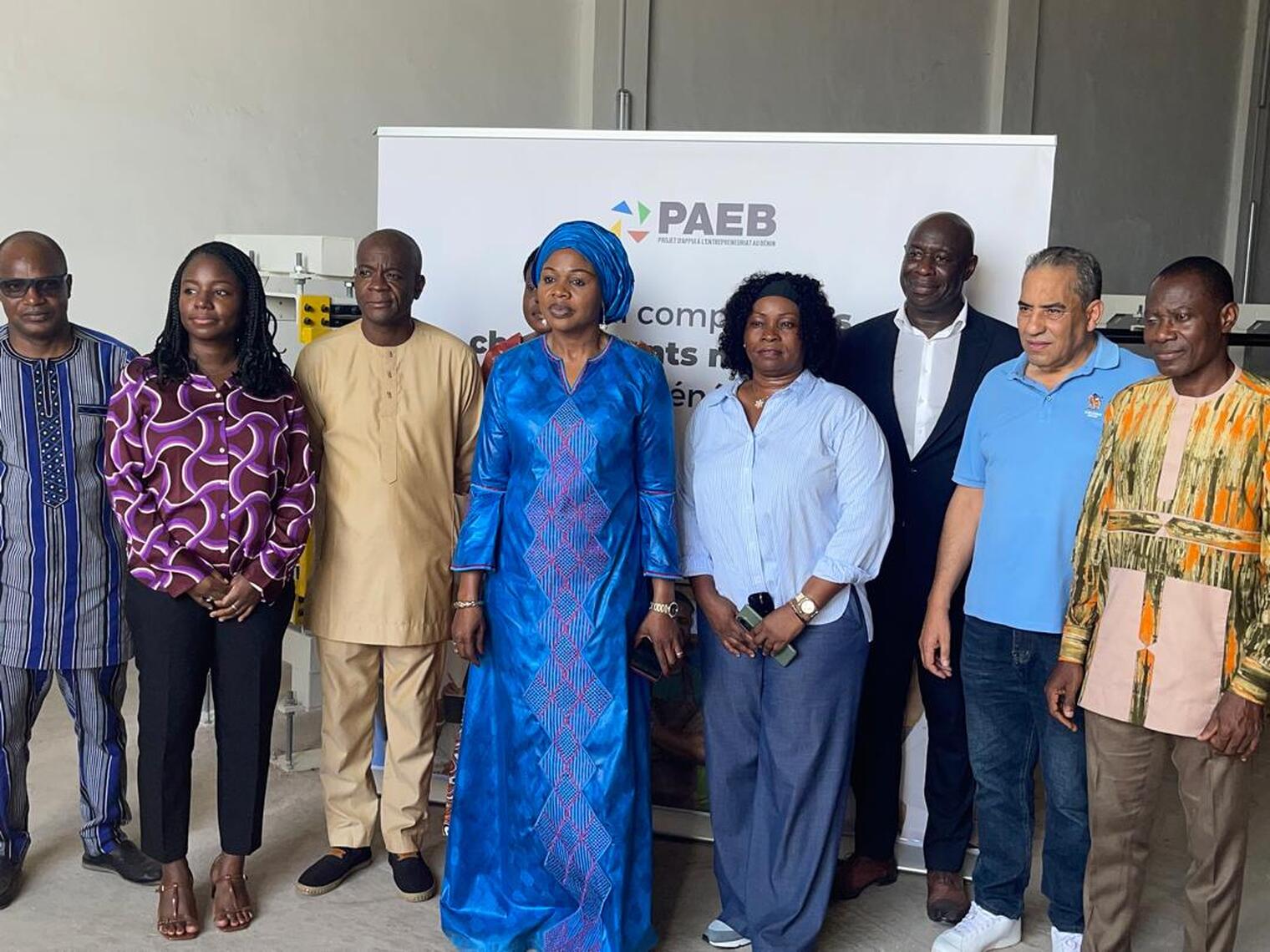 DEVELOPPEMENT DES PETITES ET MOYENNES ENTREPRISES : LA MINISTRE AWAOU BACO AU CONTACT DES REALITES INDUSTRIELLES DE SOPAL SARL A ZE